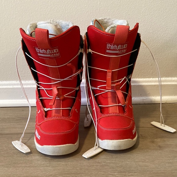 Women’s Snowboard Boots size 5 thirtytwo red floral heat moldable liners - Picture 2 of 9